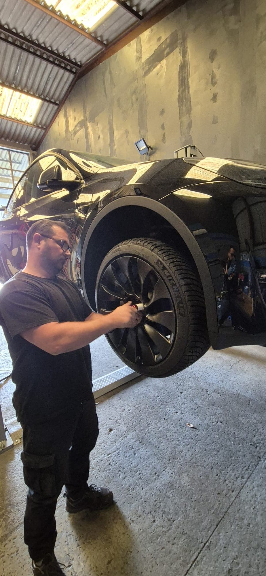 Montage pneus Tesla